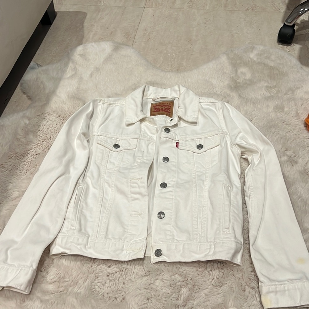 White Levi’s jean jacket